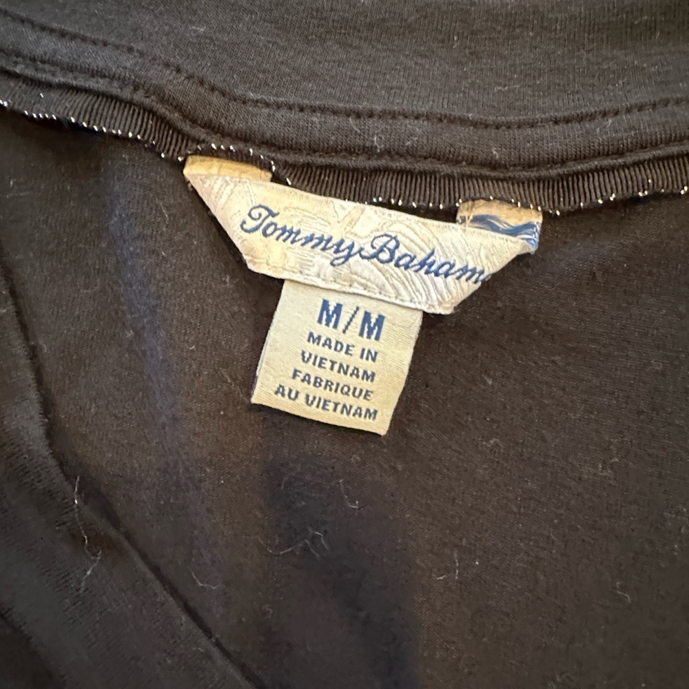 Tommy Bahama Black V- T-Shirt Sz M NWOT - Picture 5 of 6